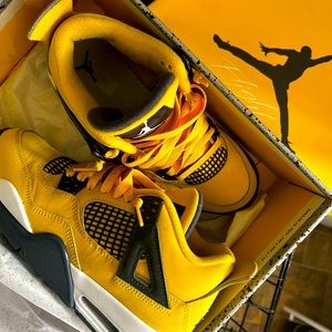 Youth size 5 2021 Jordan retro Lightning yellow